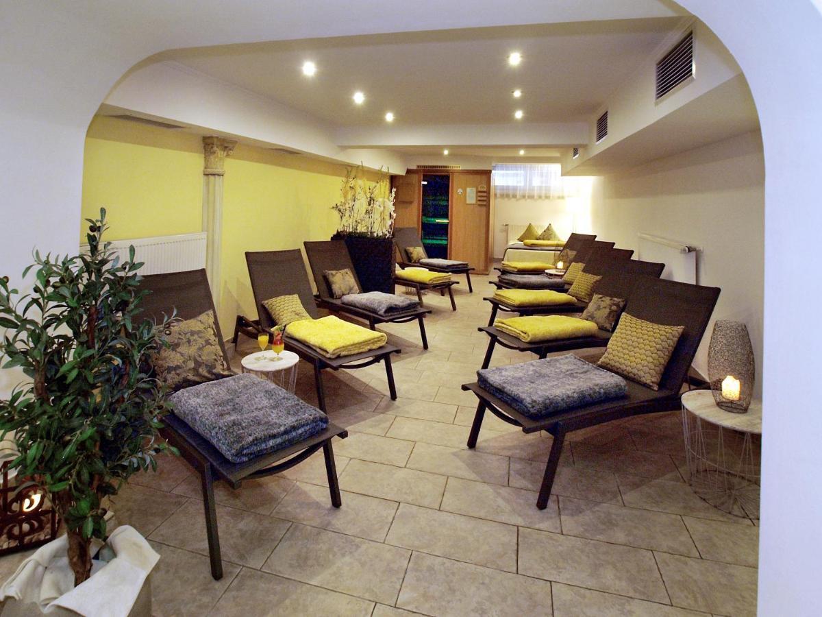 Hotel Restaurant Zum Goldenen Anker Mit Hallenbad & Wellnessbereich Windorf  Екстериор снимка