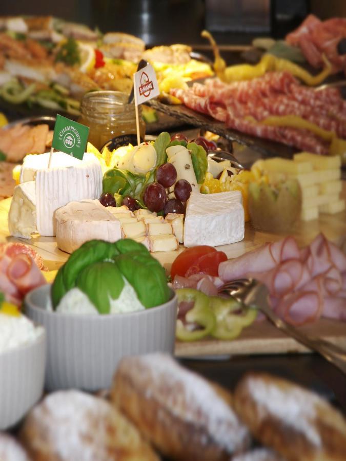 Hotel Restaurant Zum Goldenen Anker Mit Hallenbad & Wellnessbereich Windorf  Екстериор снимка