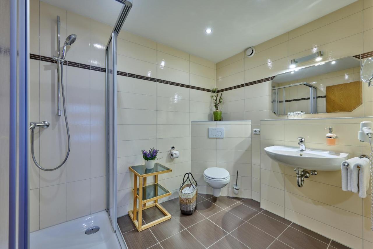 Hotel Restaurant Zum Goldenen Anker Mit Hallenbad & Wellnessbereich Windorf  Екстериор снимка