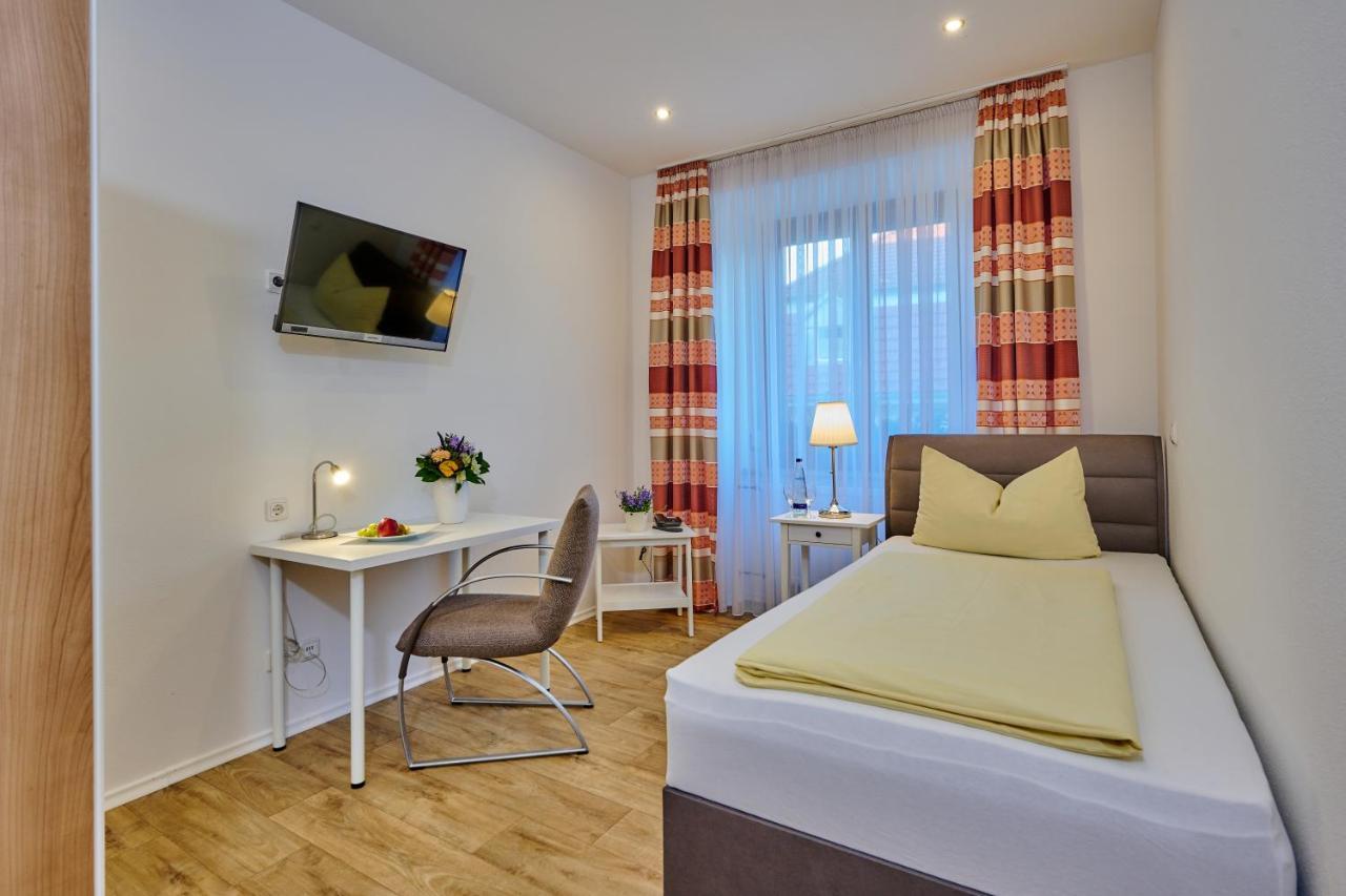 Hotel Restaurant Zum Goldenen Anker Mit Hallenbad & Wellnessbereich Windorf  Екстериор снимка