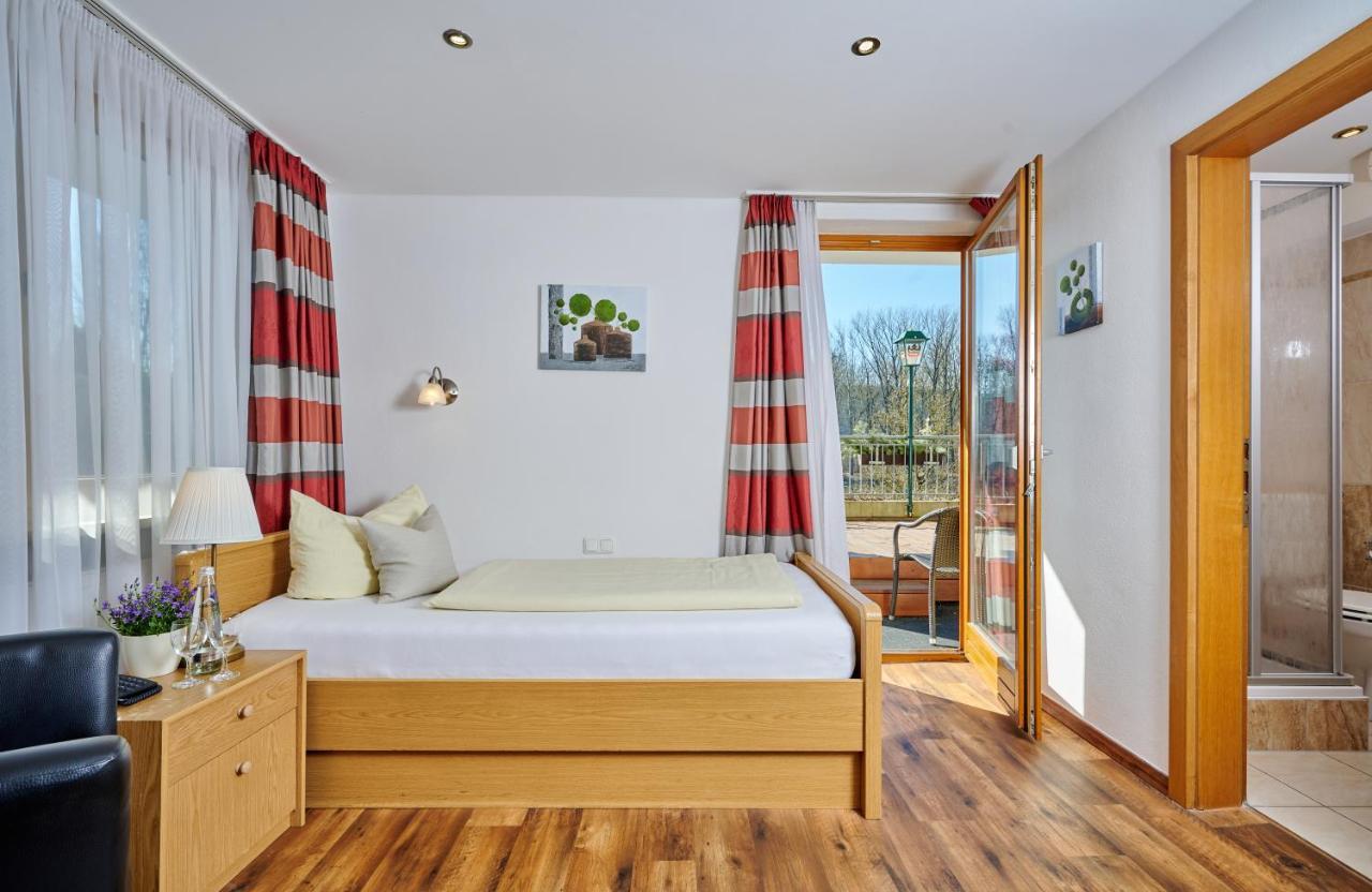 Hotel Restaurant Zum Goldenen Anker Mit Hallenbad & Wellnessbereich Windorf  Екстериор снимка