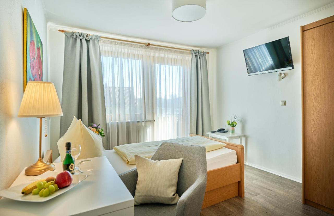Hotel Restaurant Zum Goldenen Anker Mit Hallenbad & Wellnessbereich Windorf  Екстериор снимка