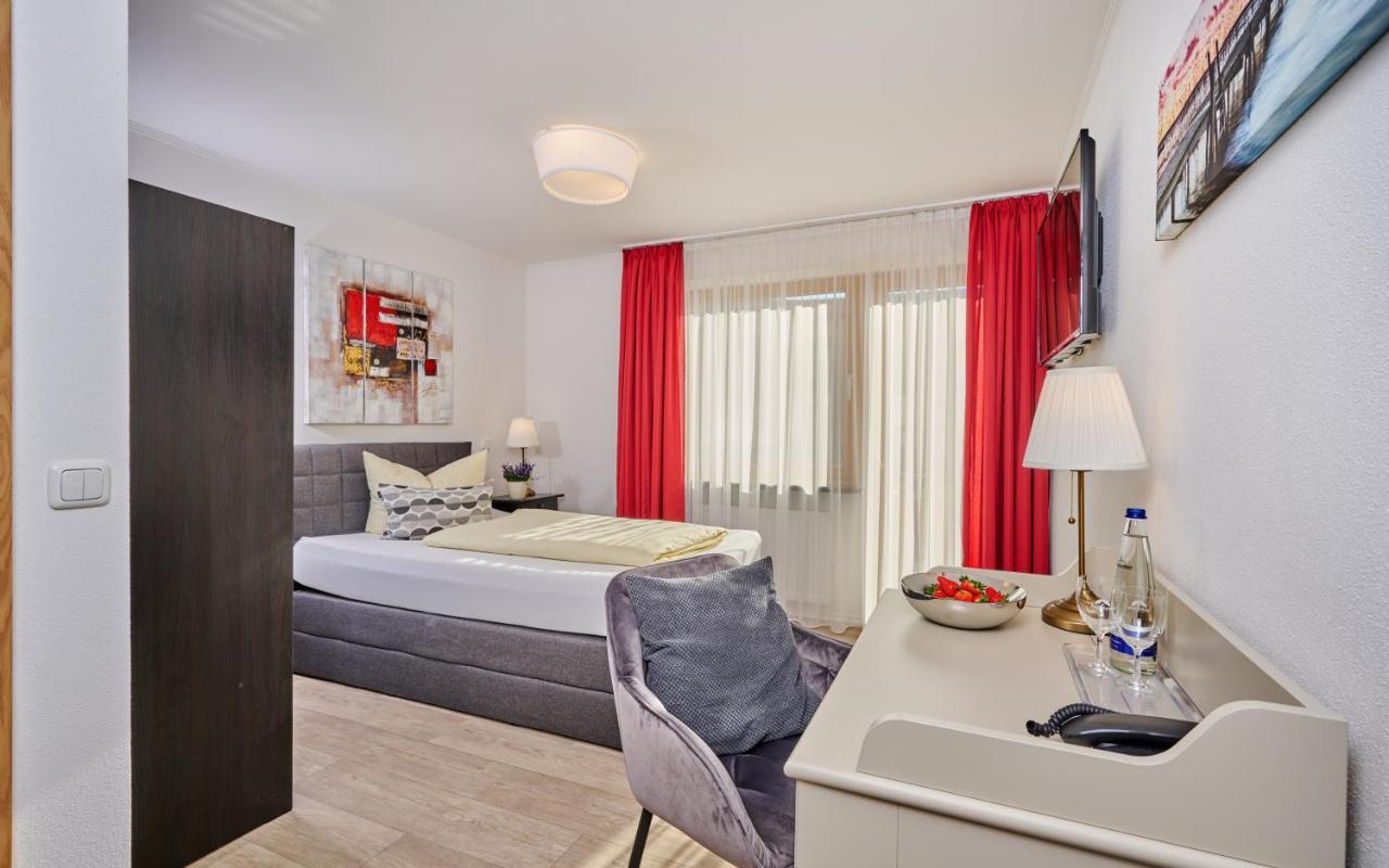 Hotel Restaurant Zum Goldenen Anker Mit Hallenbad & Wellnessbereich Windorf  Екстериор снимка