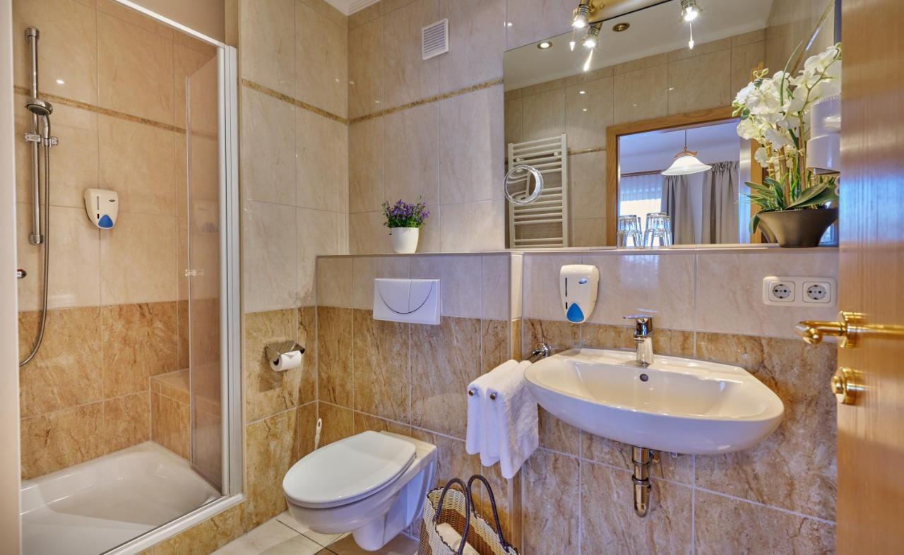 Hotel Restaurant Zum Goldenen Anker Mit Hallenbad & Wellnessbereich Windorf  Екстериор снимка