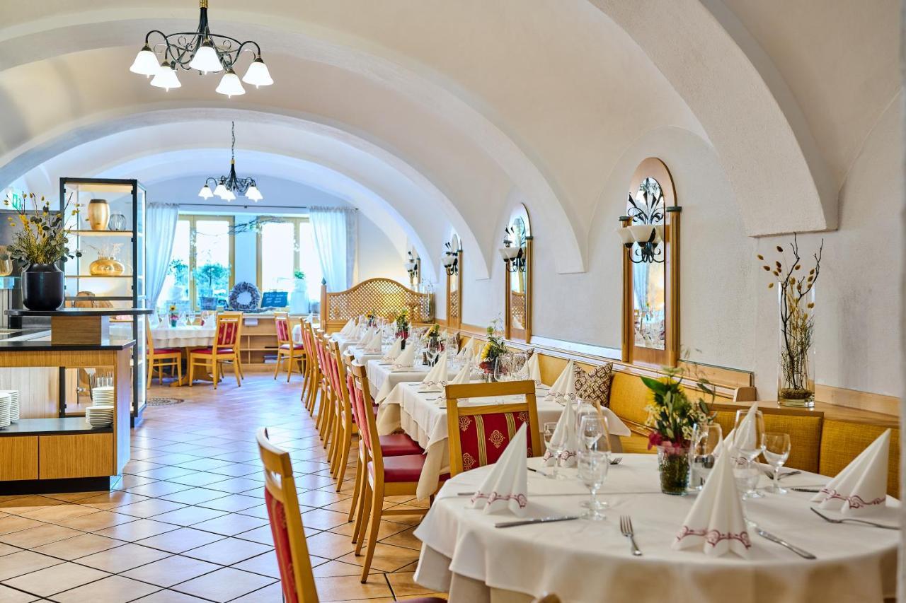 Hotel Restaurant Zum Goldenen Anker Mit Hallenbad & Wellnessbereich Windorf  Екстериор снимка