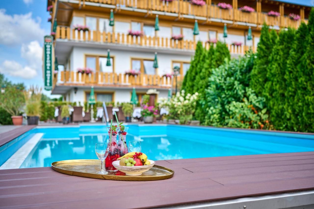 Hotel Restaurant Zum Goldenen Anker Mit Hallenbad & Wellnessbereich Windorf  Екстериор снимка