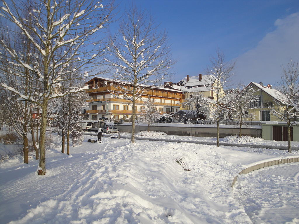 Hotel Restaurant Zum Goldenen Anker Mit Hallenbad & Wellnessbereich Windorf  Екстериор снимка