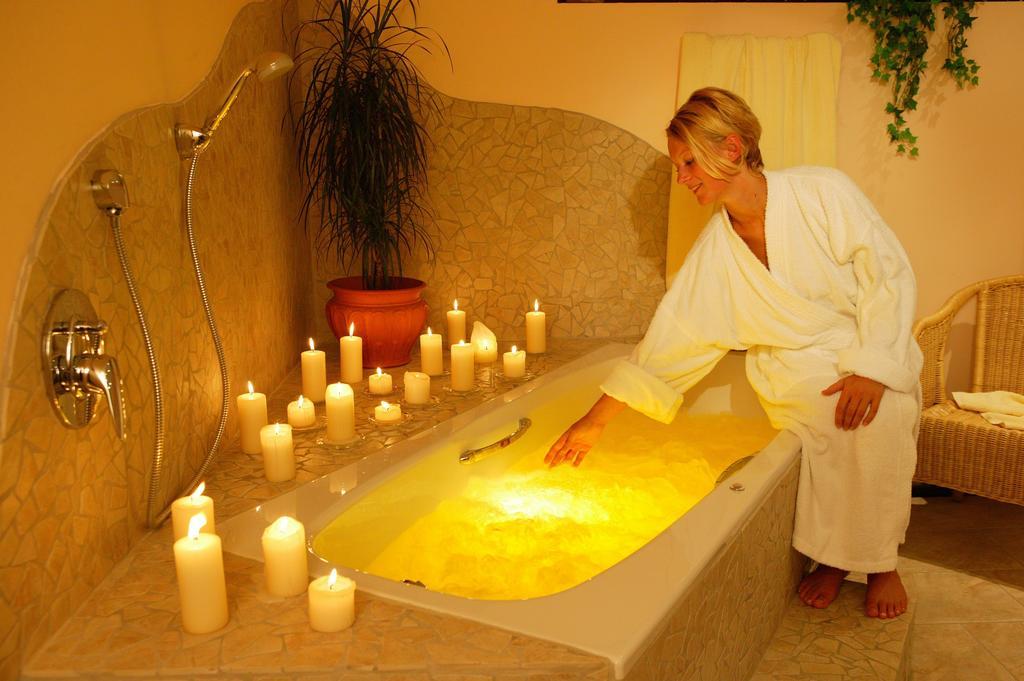 Hotel Restaurant Zum Goldenen Anker Mit Hallenbad & Wellnessbereich Windorf  Екстериор снимка