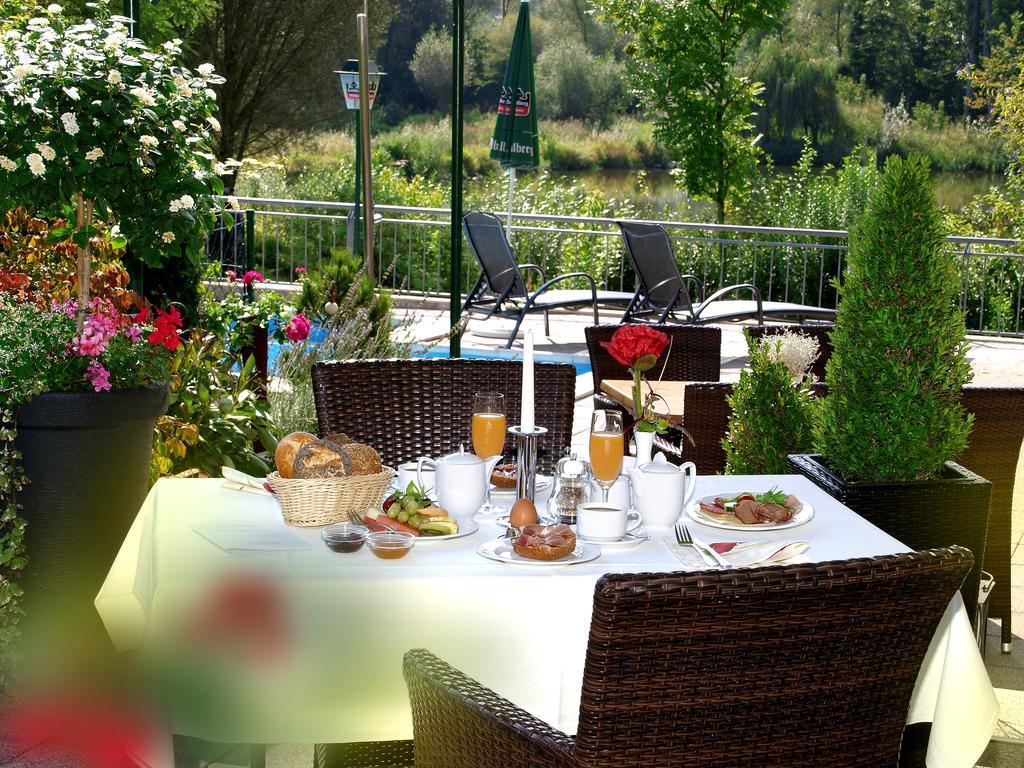 Hotel Restaurant Zum Goldenen Anker Mit Hallenbad & Wellnessbereich Windorf  Стая снимка