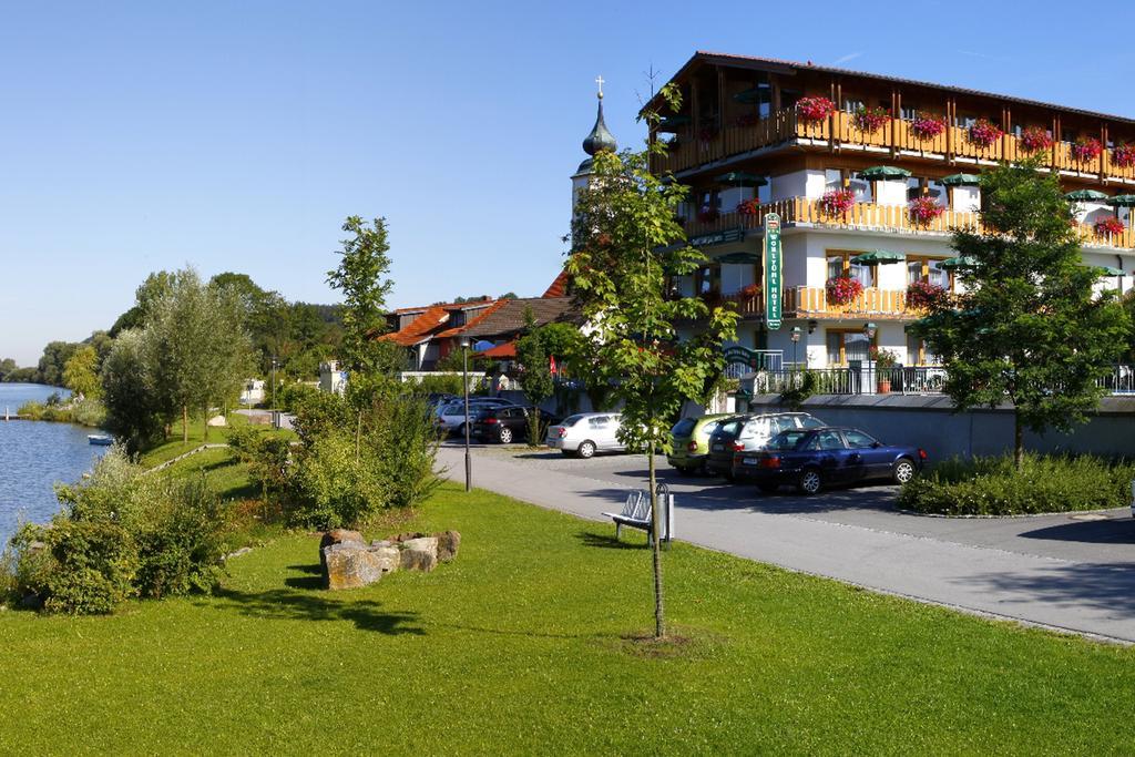 Hotel Restaurant Zum Goldenen Anker Mit Hallenbad & Wellnessbereich Windorf  Екстериор снимка